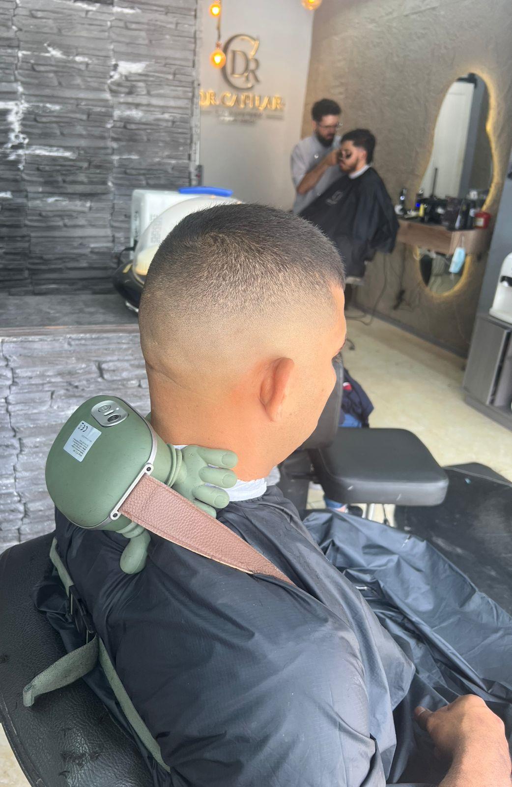 Masajeador de cuello durante el servicio